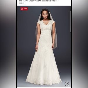 David’s bridal cap sleeve wedding dress. Size 6. Off white. Beautiful condition.